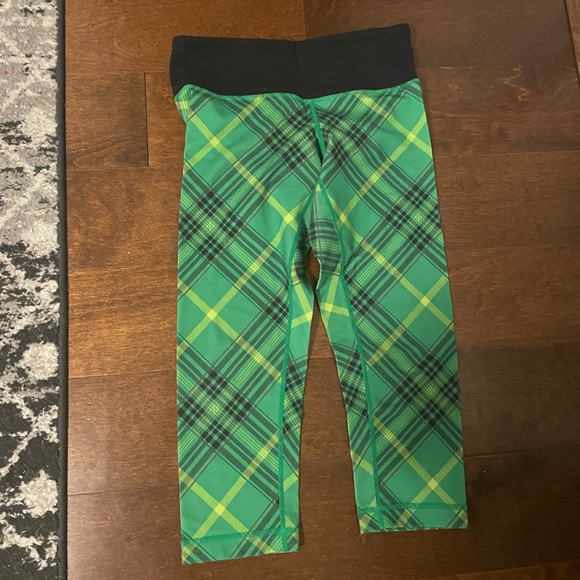 Lululemon green crop pants 4 - Picture 2 of 2